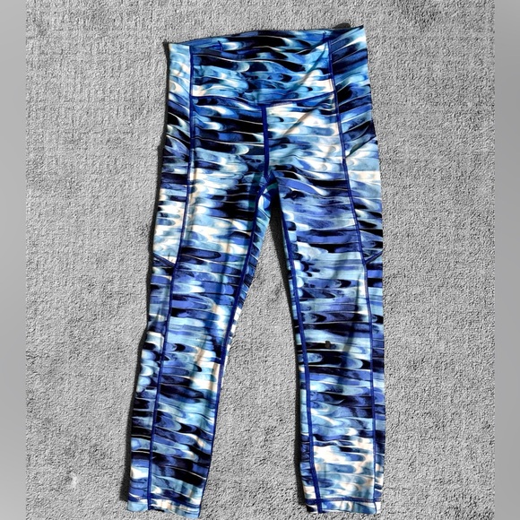 Lululemon Size 4 speed up crop legging in Tidal Multi - Picture 5 of 5